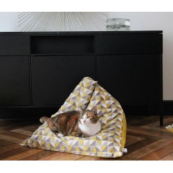 Homycat Berlingot S |  Pouf/Couchage - Triangles jaunes