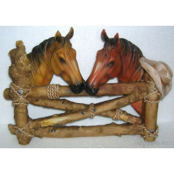 Figurine en résine deux chevaux avec barrière