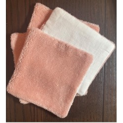 Lingettes nettoyantes rose pâle