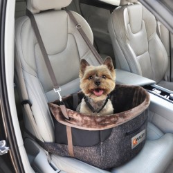 Siège auto pour chien ou chat. Housses de protection, sièges et coffre, pour  le transport en voiture.